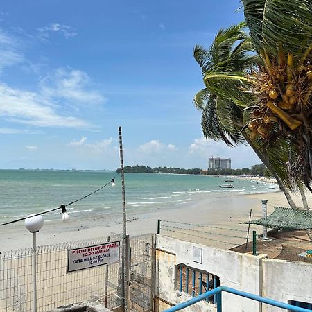 Newly Renovated Comfy Beachfront View At Seri Bulan ポートディクソン エクステリア 写真