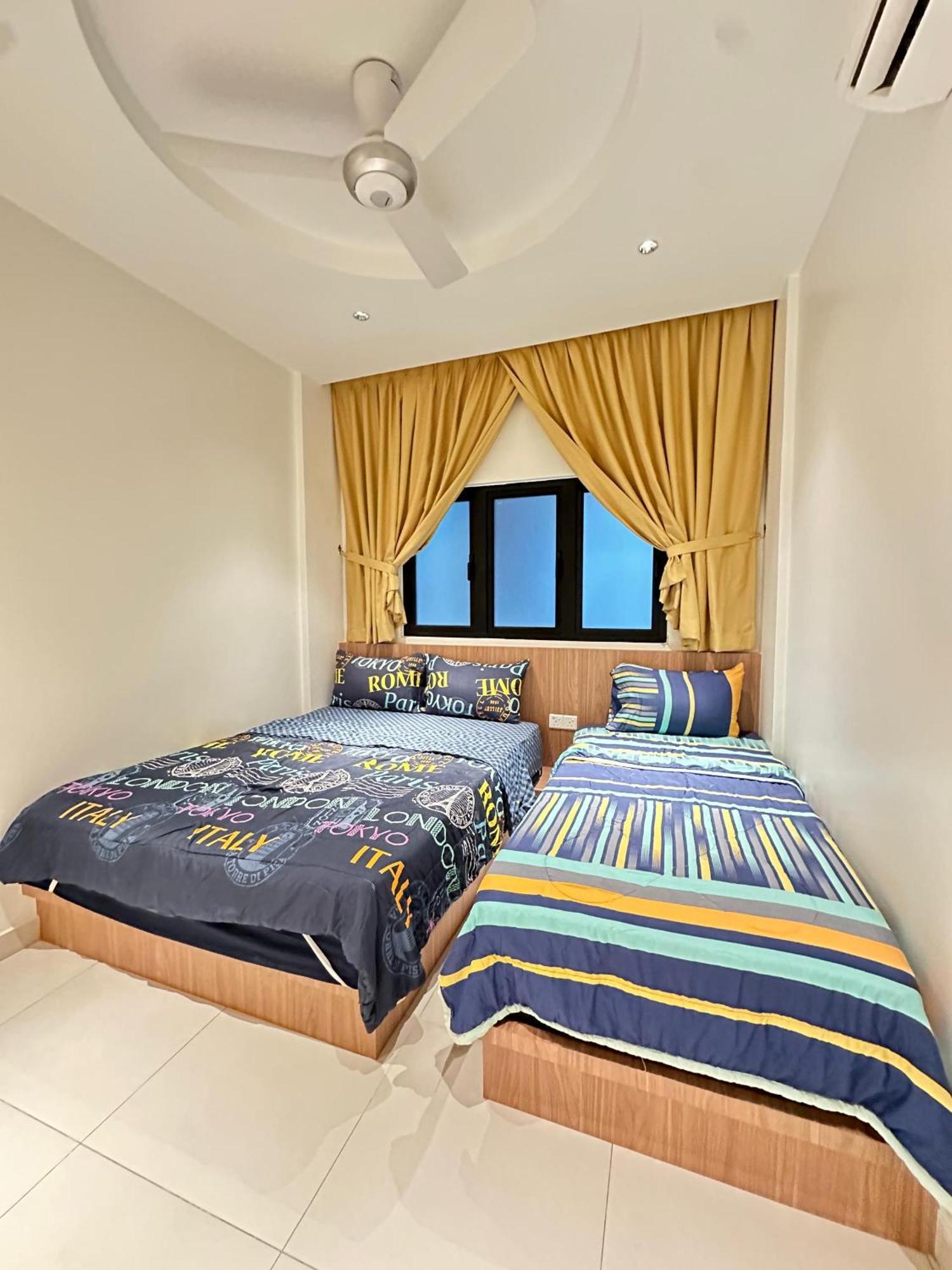Newly Renovated Comfy Beachfront View At Seri Bulan ポートディクソン エクステリア 写真