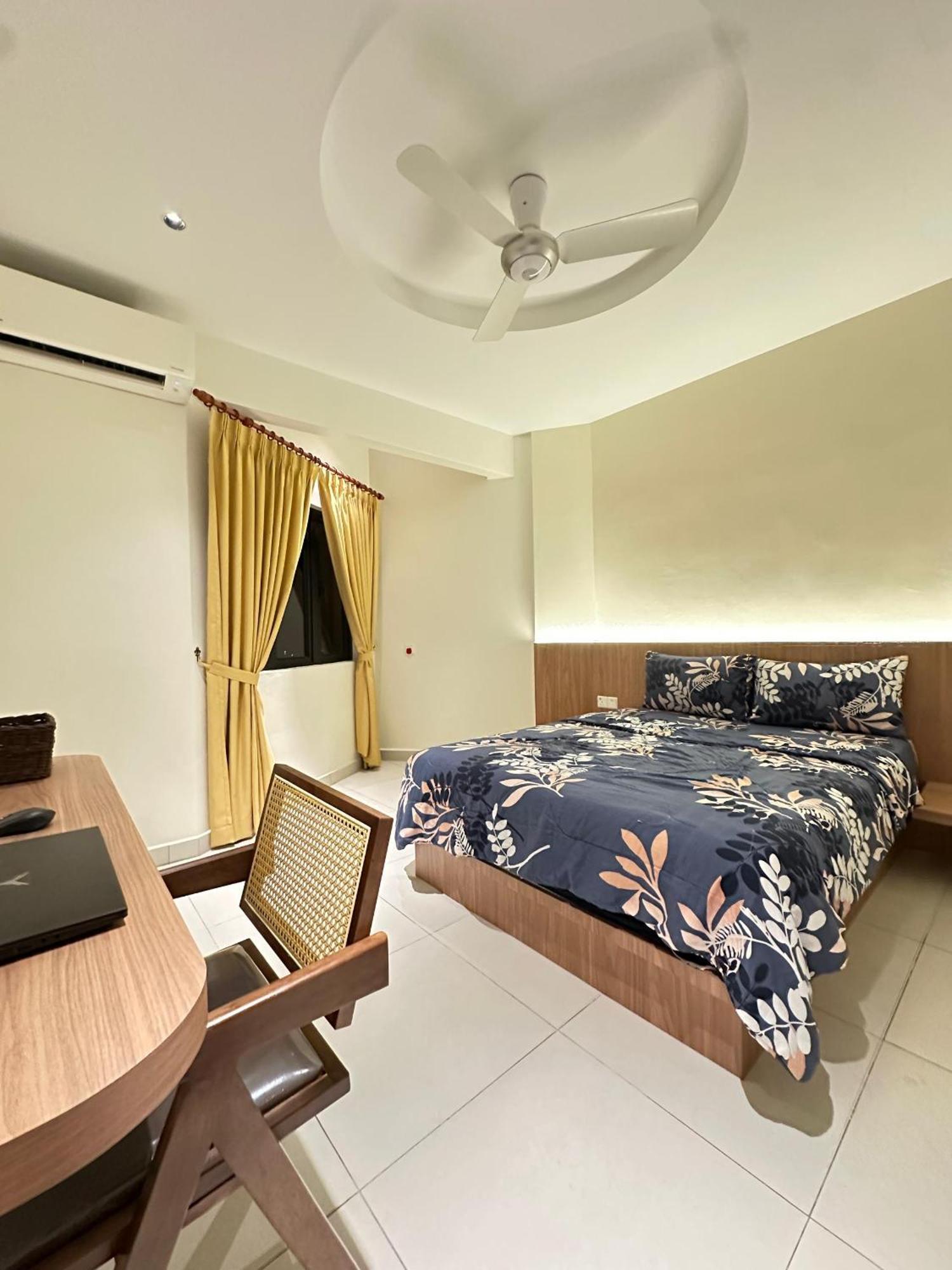 Newly Renovated Comfy Beachfront View At Seri Bulan ポートディクソン エクステリア 写真