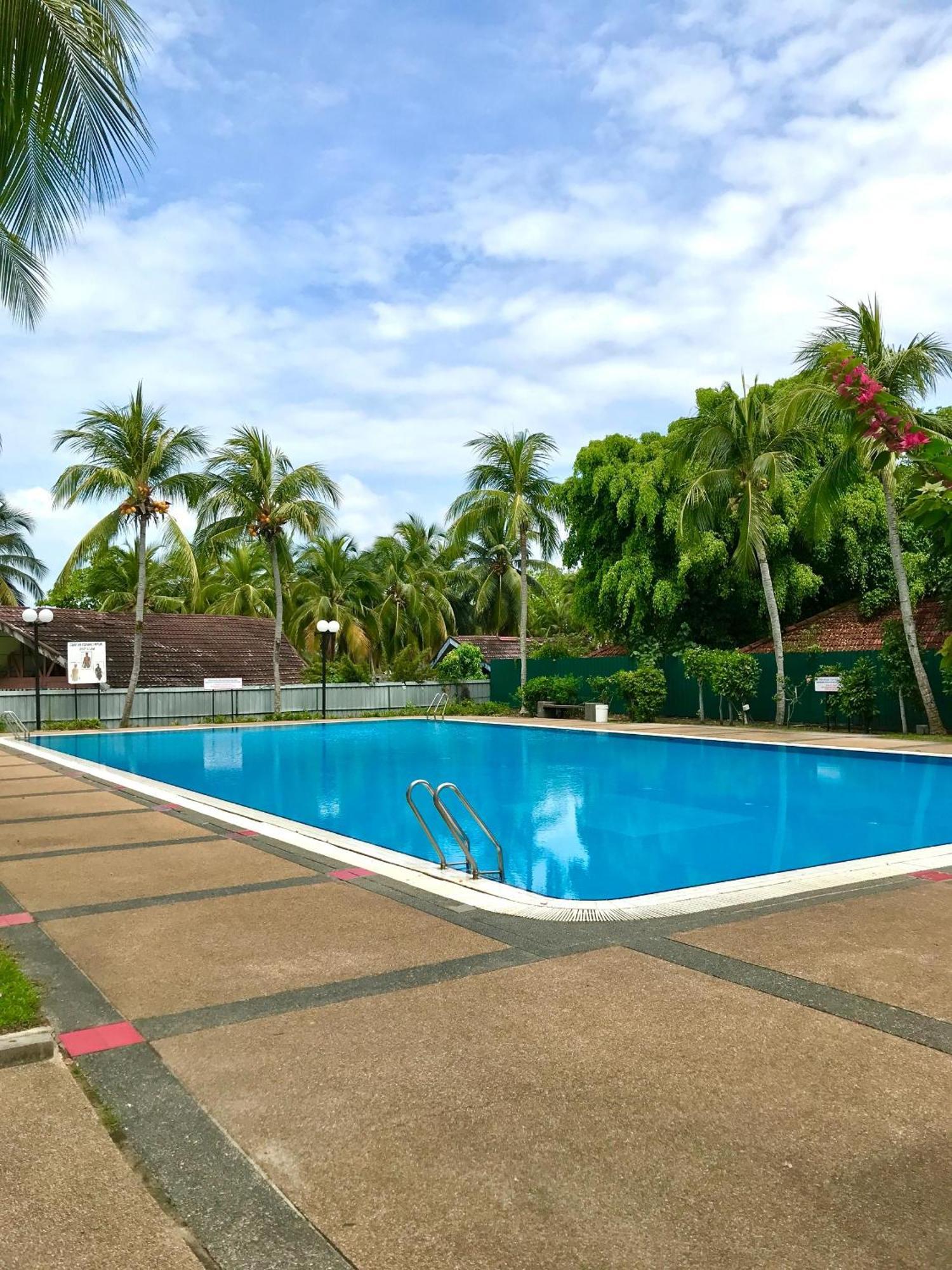 Newly Renovated Comfy Beachfront View At Seri Bulan ポートディクソン エクステリア 写真